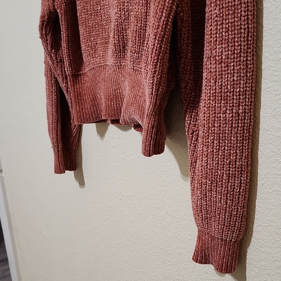 Urban Outfitters Pink V-Neck Cropped Sweater - Picture 6 of 11